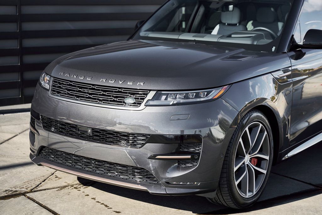 Used 2025 Land Rover Range Rover Sport Autobiography image 5