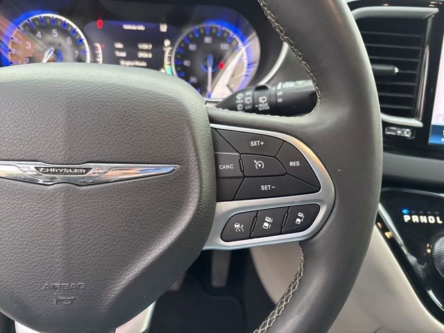 Used 2024 Chrysler Pacifica Touring-L FWD image 23
