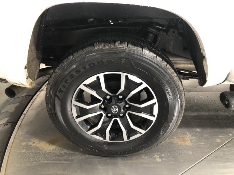 Used 2022 Toyota Tacoma TRD Sport image 9