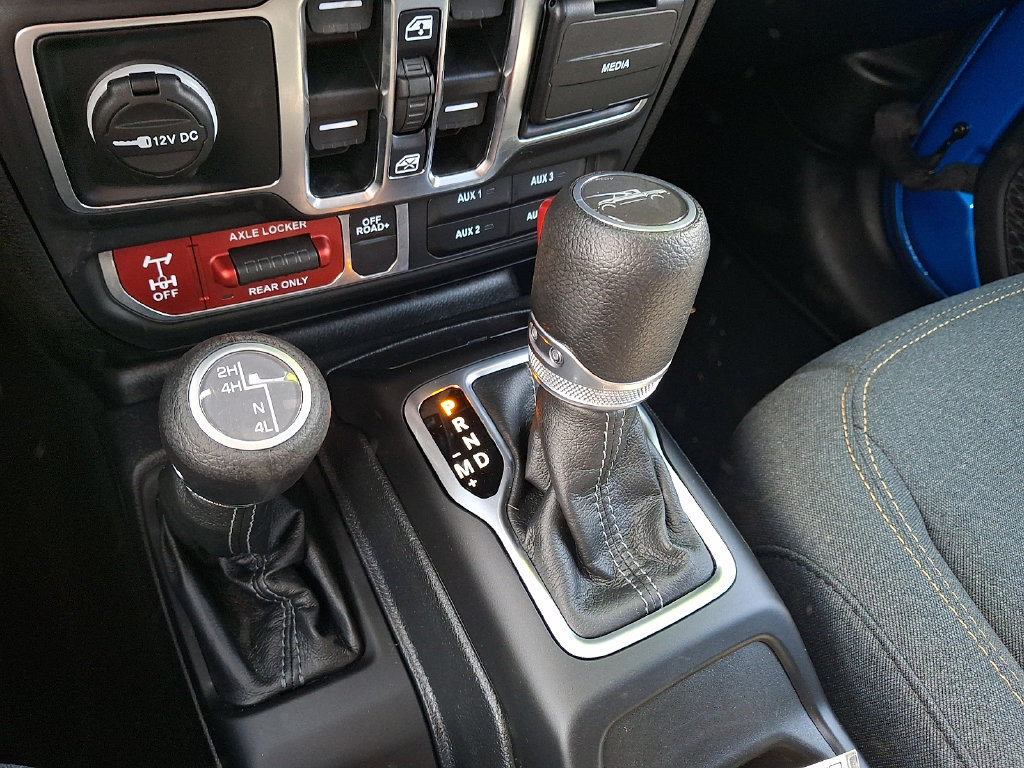 Used 2025 Jeep Gladiator Sport AWD/4WD image 16