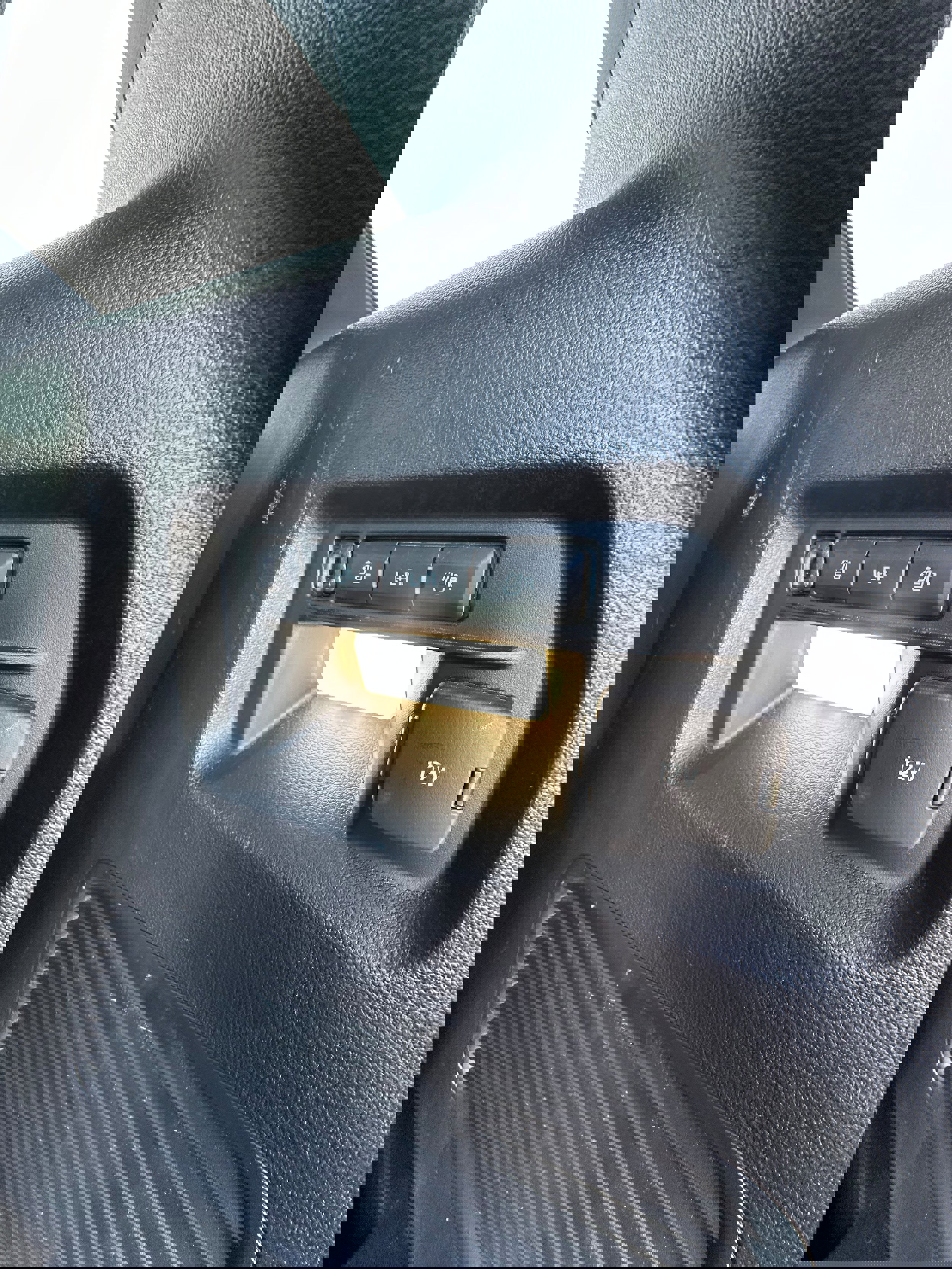 Used 2020 Ford Explorer Limited image 26