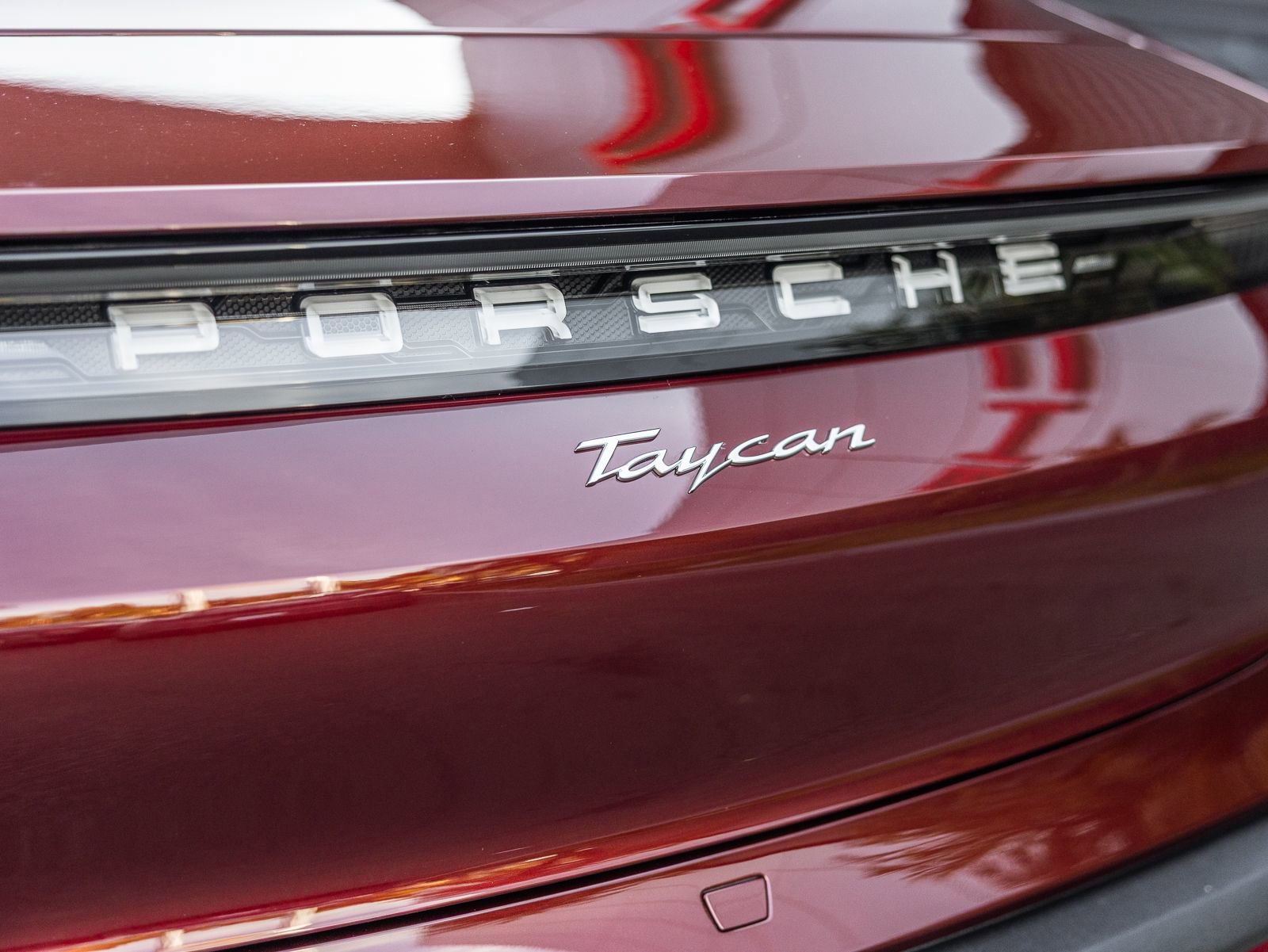 Certified 2023 Porsche Taycan image 25