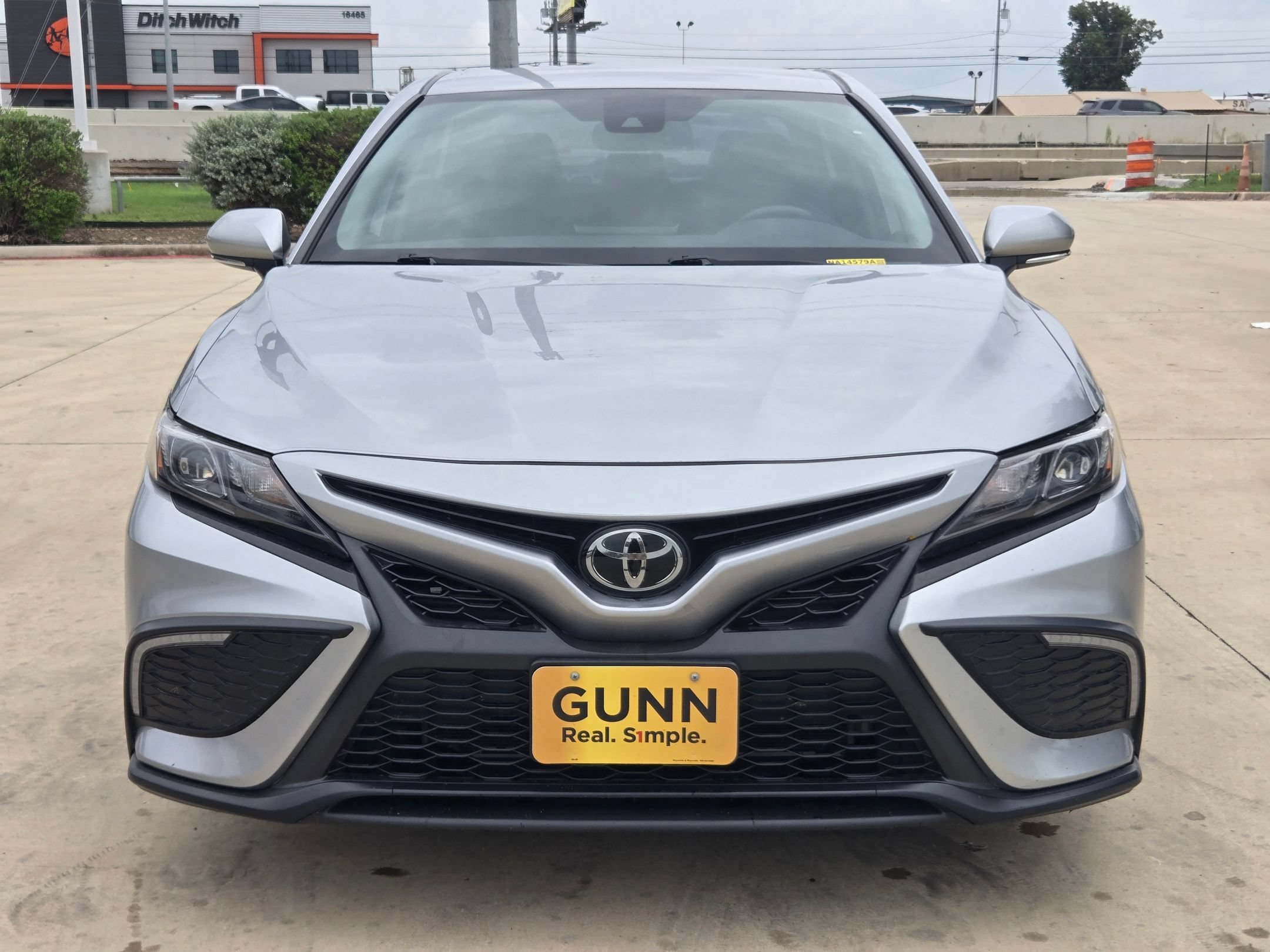 Used 2024 Toyota Camry SE w/ Convenience Package FWD video 2