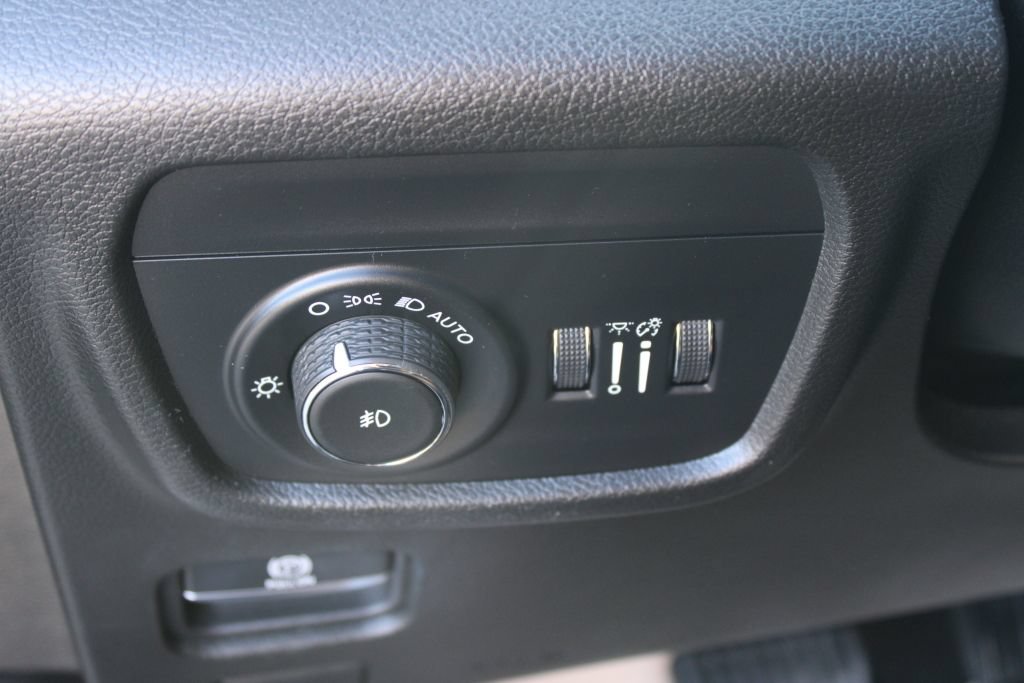 Used 2021 Jeep Grand Cherokee L Summit w/ Advanced Protech Group IV AWD/4WD image 35