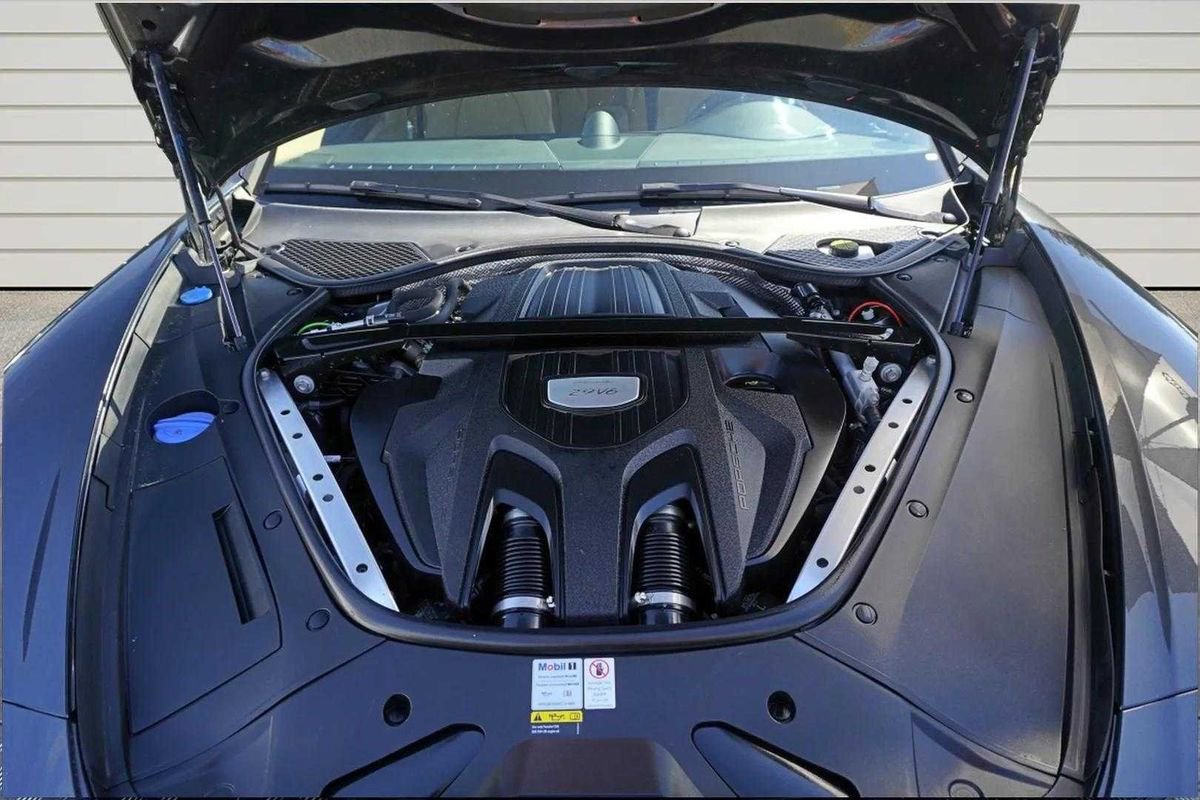 Used 2021 Porsche Panamera w/ Premium Package image 11