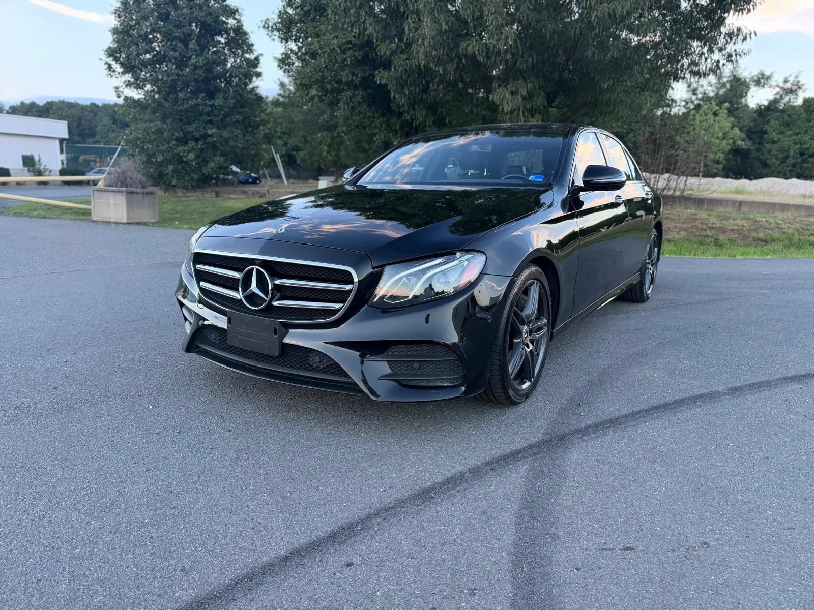 Used 2019 Mercedes-Benz E 300 4MATIC w/ Premium 1 Package image 1