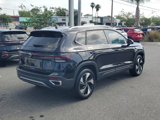 Used 2025 Volkswagen Taos SE w/ Panoramic Sunroof Package image 4