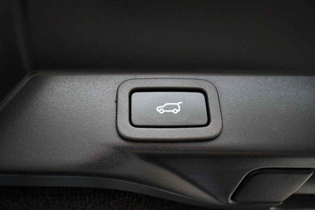 Used 2020 Land Rover Range Rover Sport SE image 15