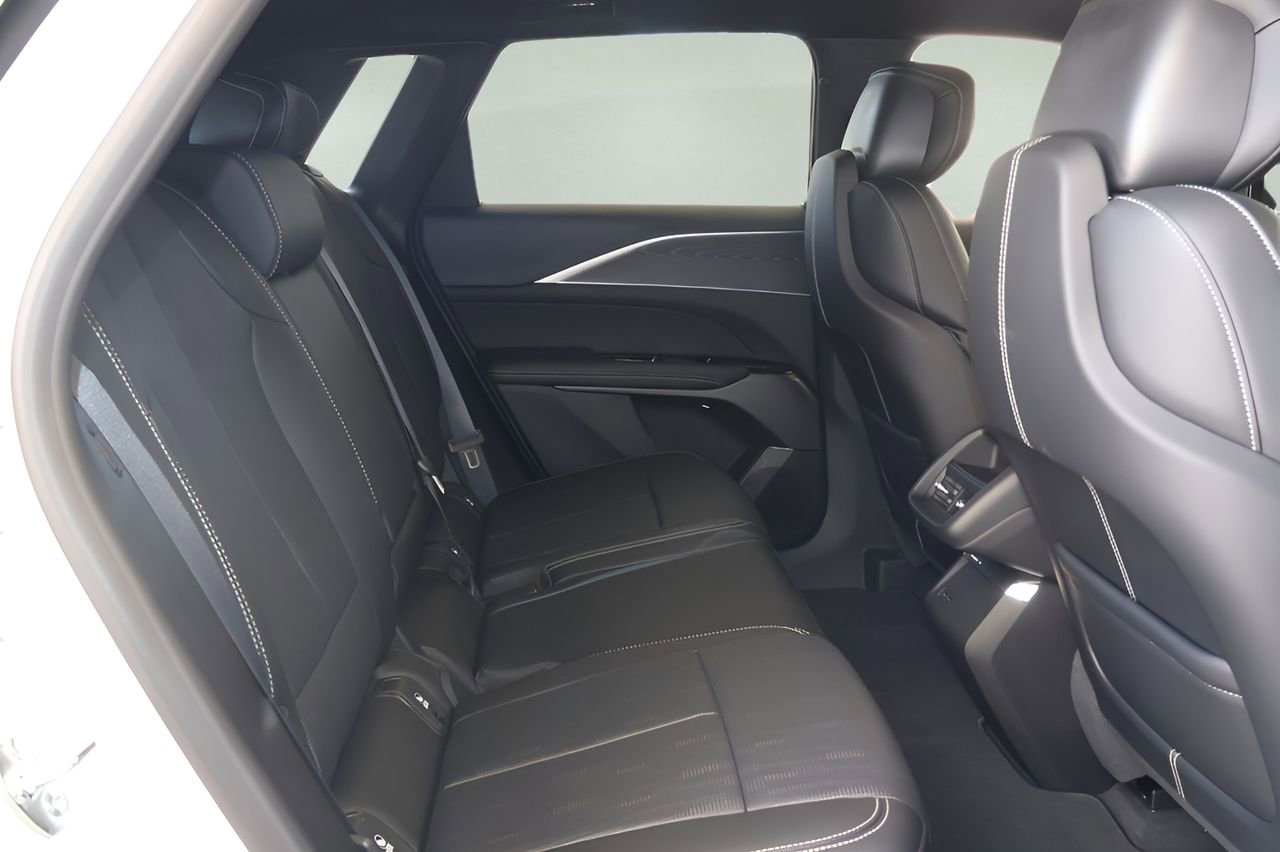 New 2026 Cadillac Lyriq Sport AWD/4WD image 17