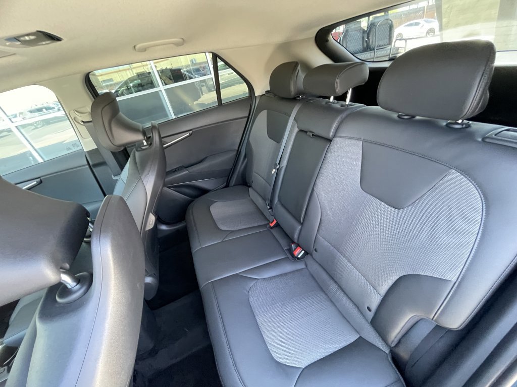 Used 2023 Kia Niro EX Touring image 17