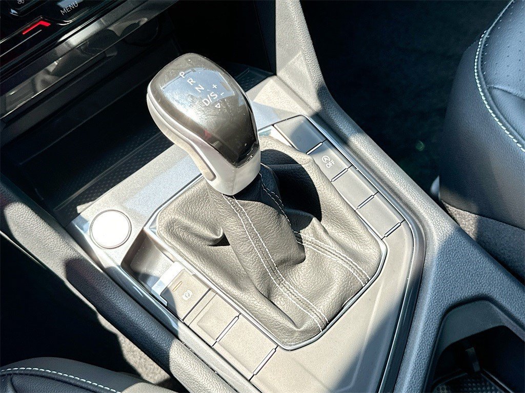 Used 2024 Volkswagen Tiguan SE FWD image 17