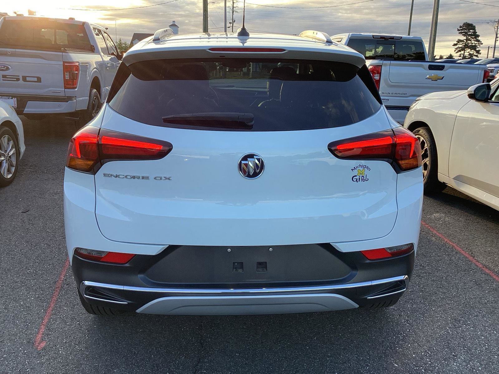 Used 2022 Buick Encore GX Essence FWD image 3