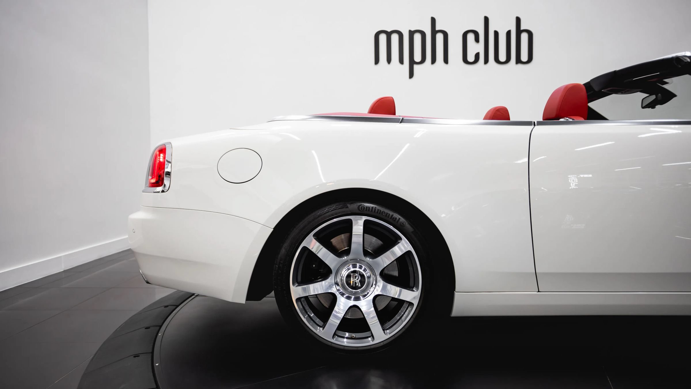Used 2017 Rolls-Royce Dawn RWD image 19