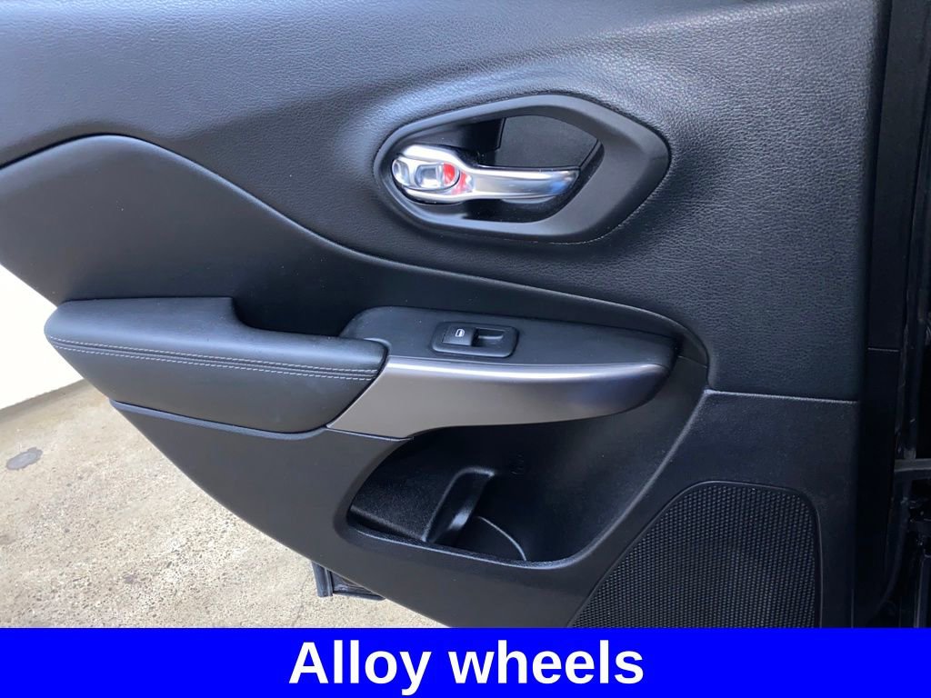 Used 2019 Jeep Cherokee Limited w/ Trailer Tow Group image 29