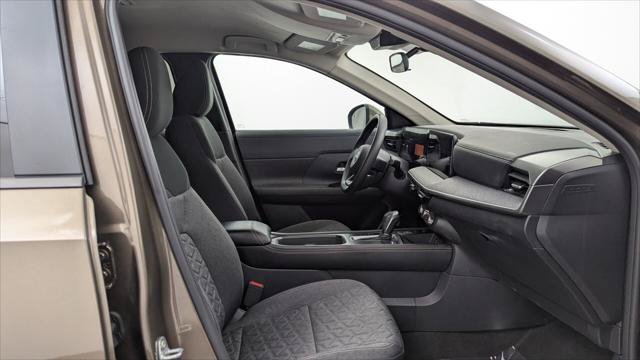 Used 2025 Nissan Kicks SV AWD/4WD image 21