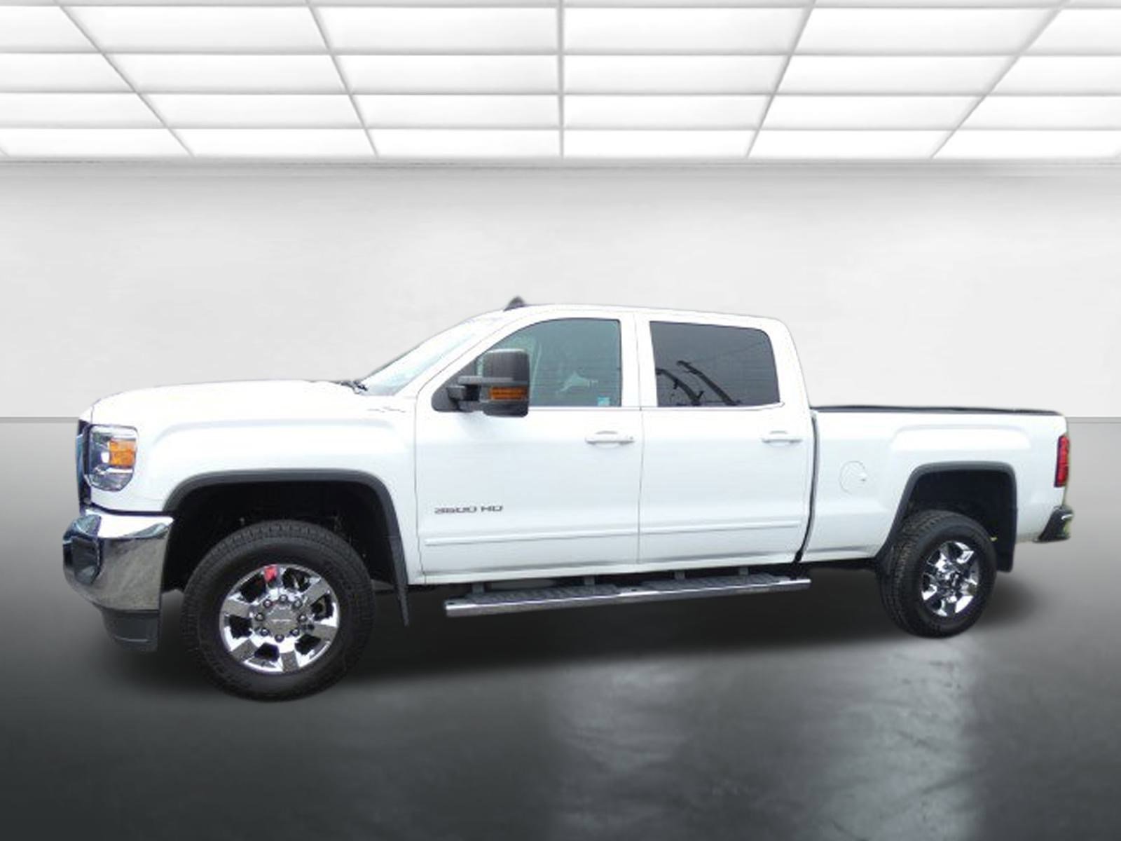 Used 2015 GMC Sierra 3500 SLE w/ SLE Convenience Package image 4