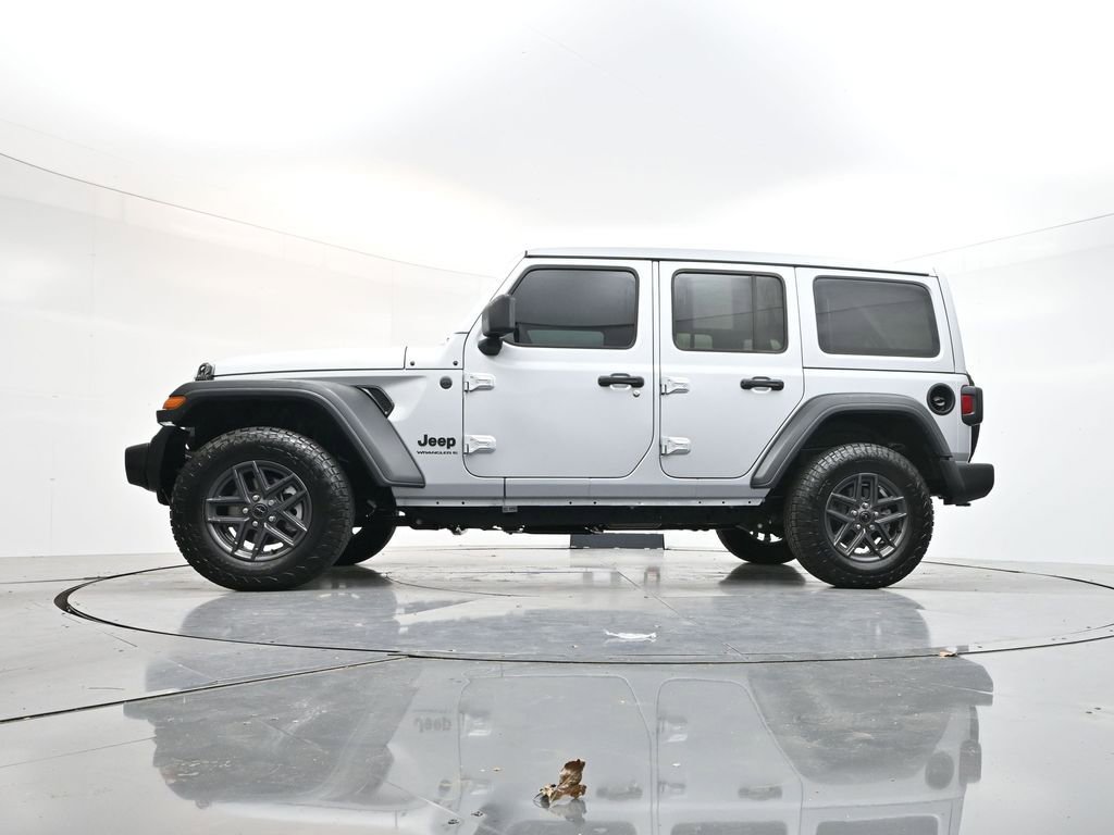 Used 2024 Jeep Wrangler Sport S image 34