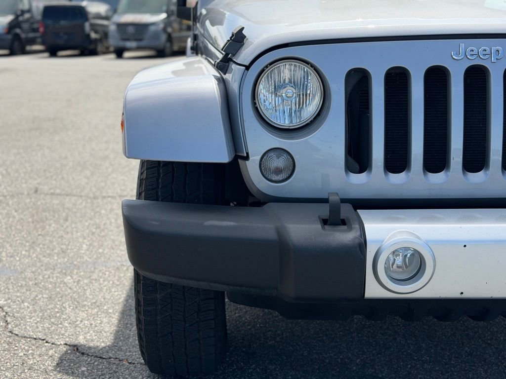Used 2015 Jeep Wrangler Unlimited Sahara w/ Dual Top Group AWD/4WD image 7