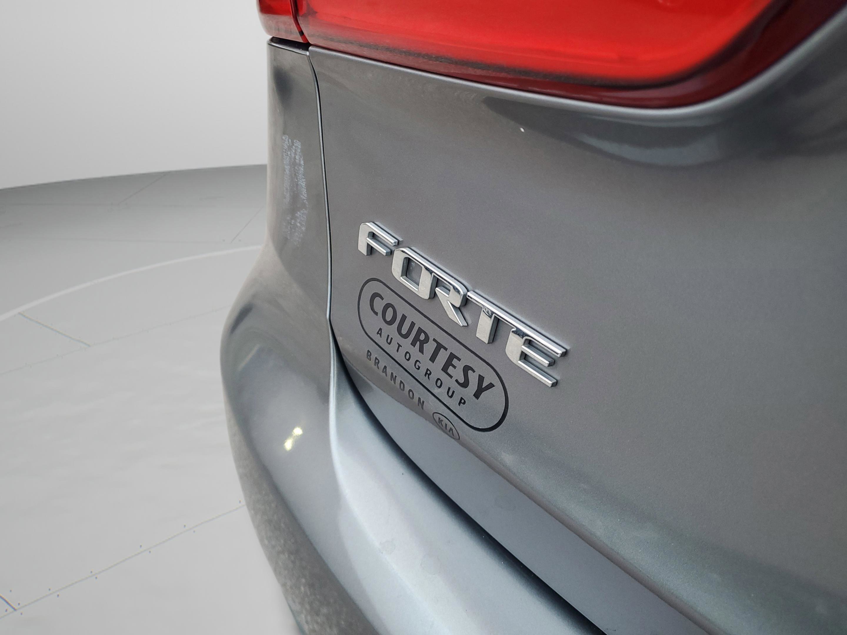 Used 2015 Kia Forte EX image 9