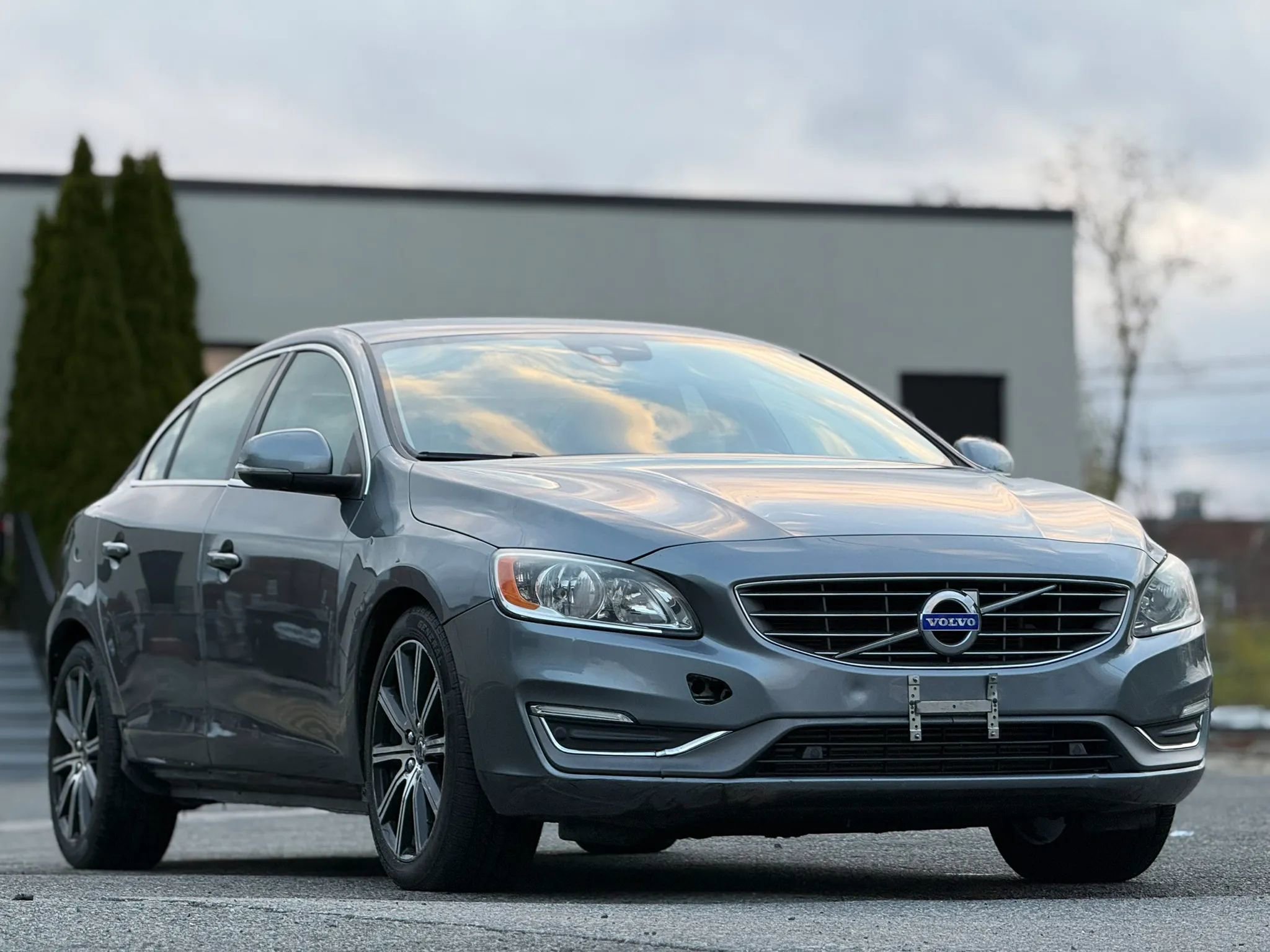 Used 2017 Volvo S60 T5 Inscription FWD image 2