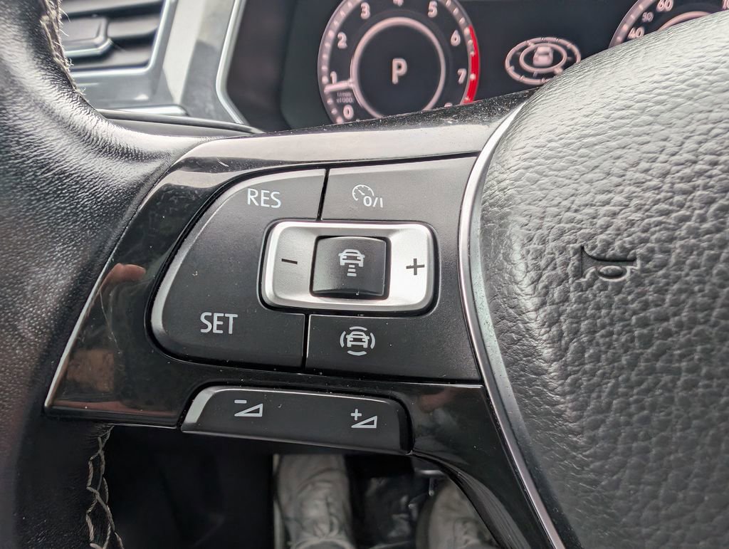 Used 2019 Volkswagen Tiguan SEL Premium AWD/4WD image 26