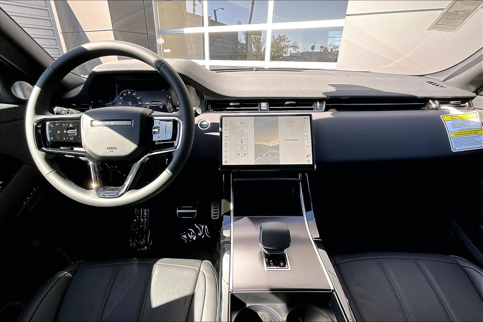 New 2026 Land Rover Range Rover Evoque Hoxton AWD/4WD image 5