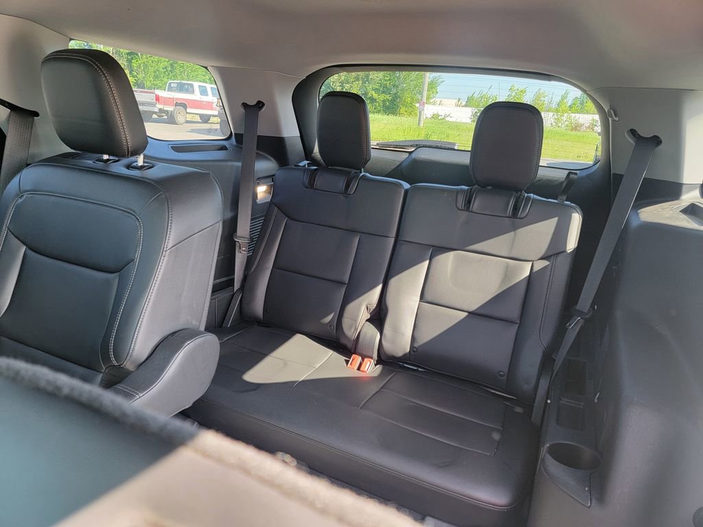 Used 2023 Ford Explorer XLT w/ Equipment Group 202A AWD/4WD image 35