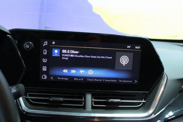 Used 2025 Chevrolet Trax RS w/ Sunroof Package image 16