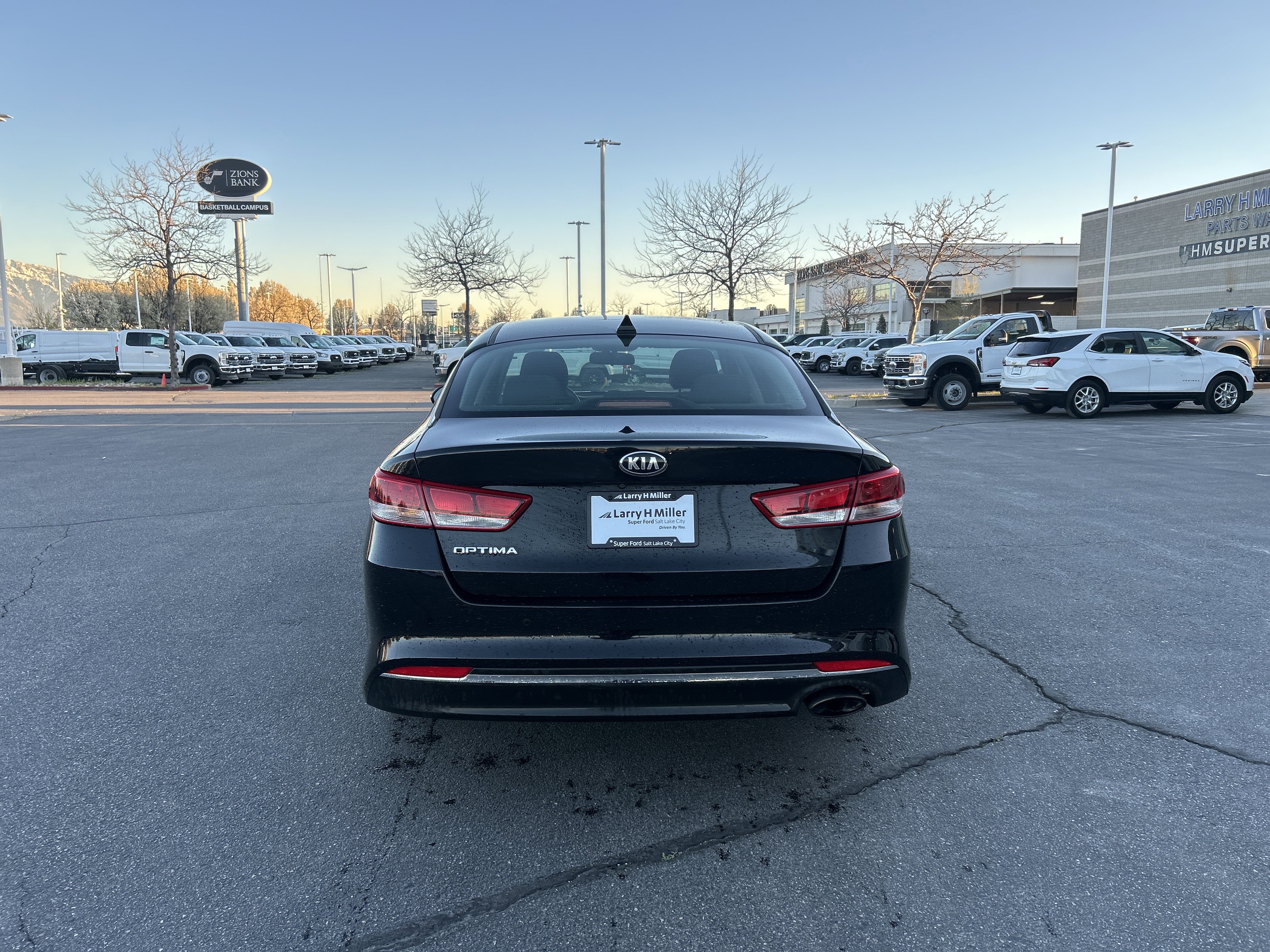 Used 2018 Kia Optima LX w/ 17" Alloy Wheels Package image 4