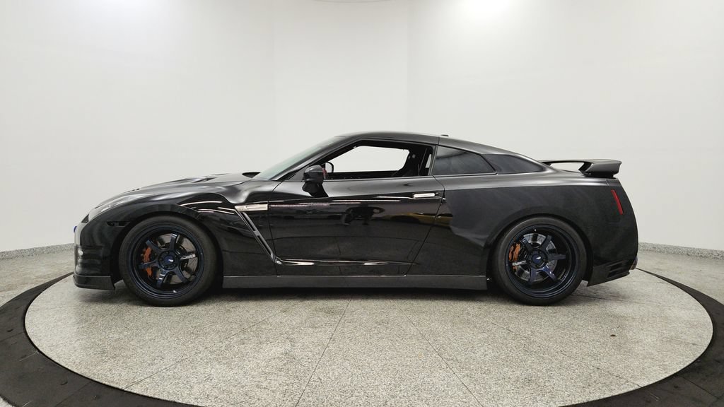 Used 2014 Nissan GT-R Black Edition AWD/4WD image 2