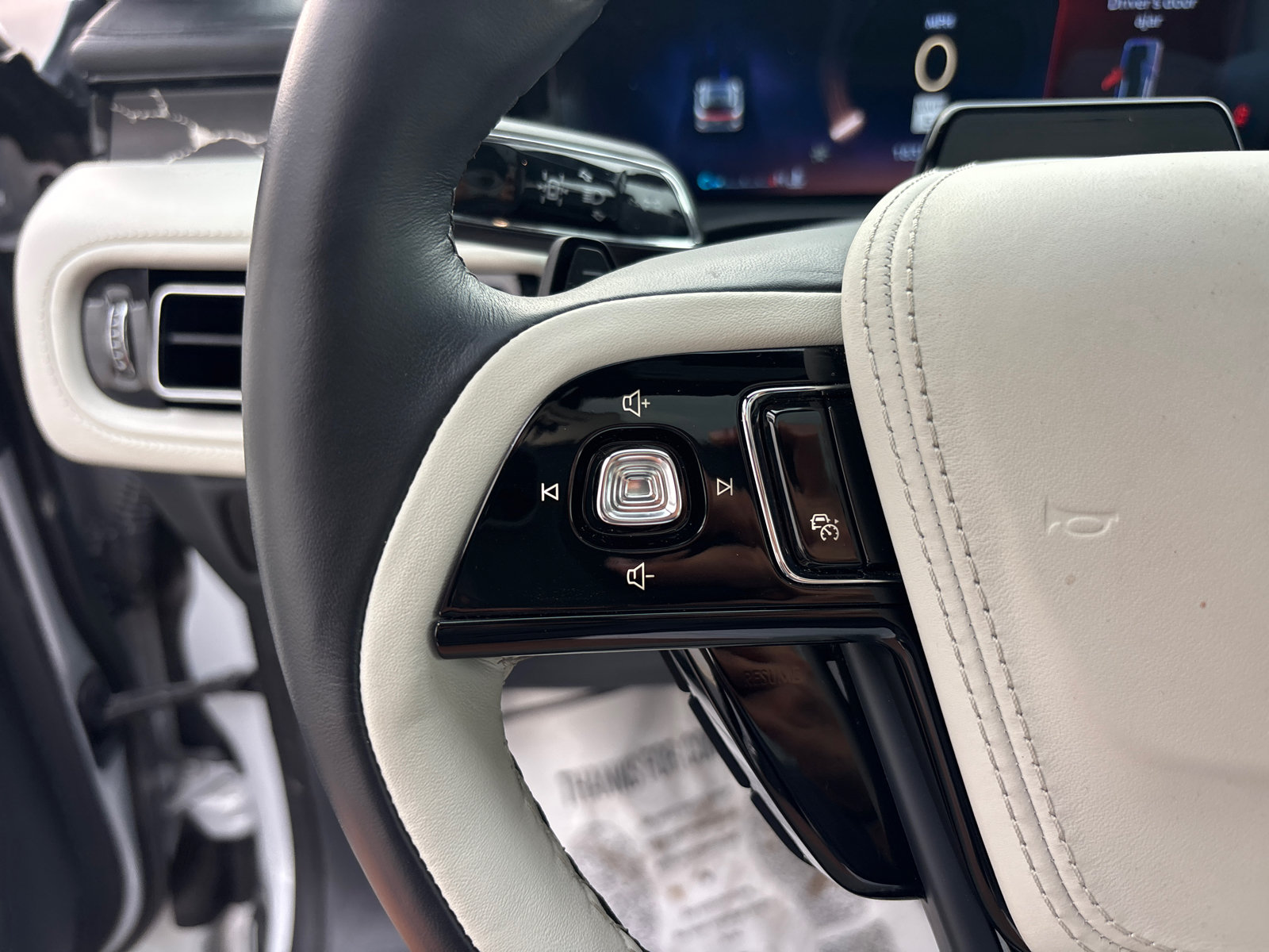 Certified 2025 Lincoln Aviator Black Label AWD/4WD image 17