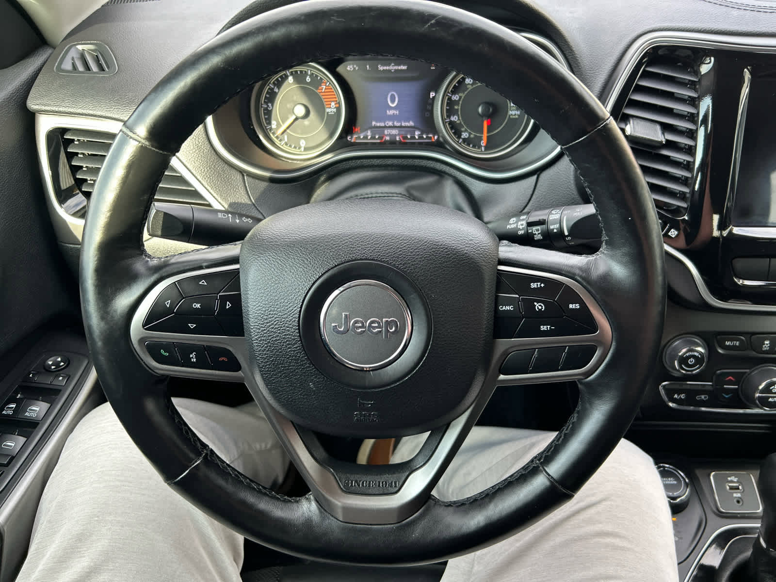 Used 2019 Jeep Cherokee Limited AWD/4WD image 16