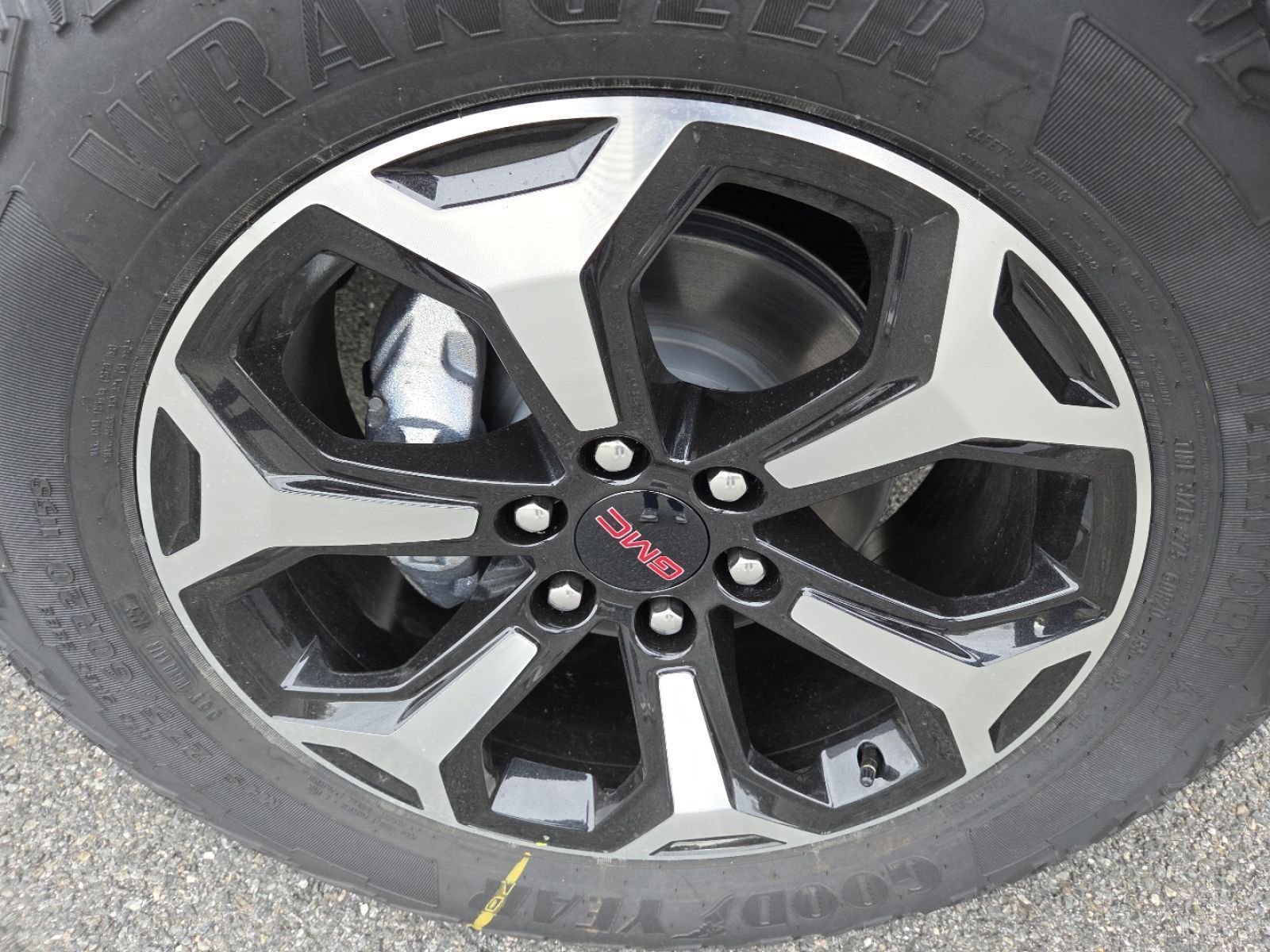 New 2026 GMC Yukon AT4 w/ AT4 Premium Plus Package image 17