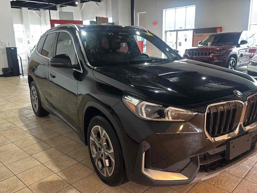 Used 2023 BMW X1 xDrive28i AWD/4WD image 3