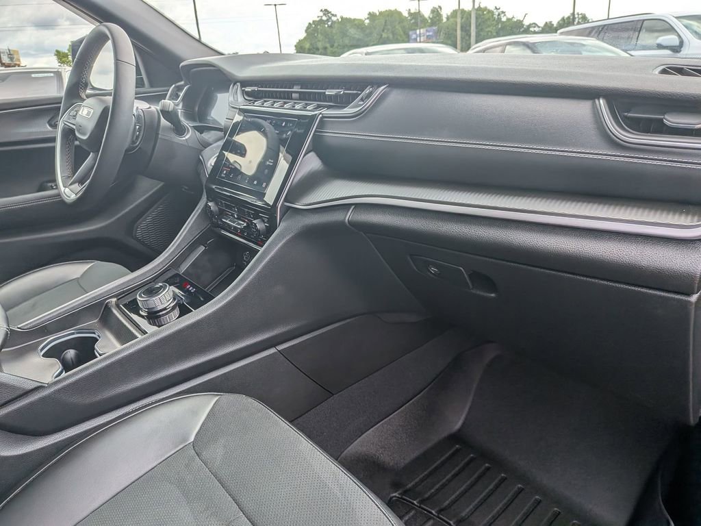 Used 2024 Jeep Grand Cherokee Altitude AWD/4WD image 28