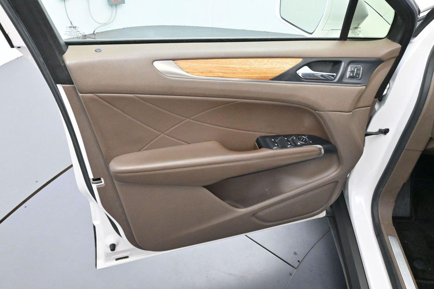 Used 2015 Lincoln MKC FWD w/ Equipment Group 102A Reserve image 9