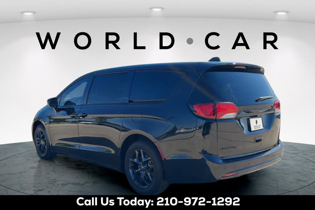 Used 2020 Chrysler Pacifica Touring w/ S Appearance Package image 4