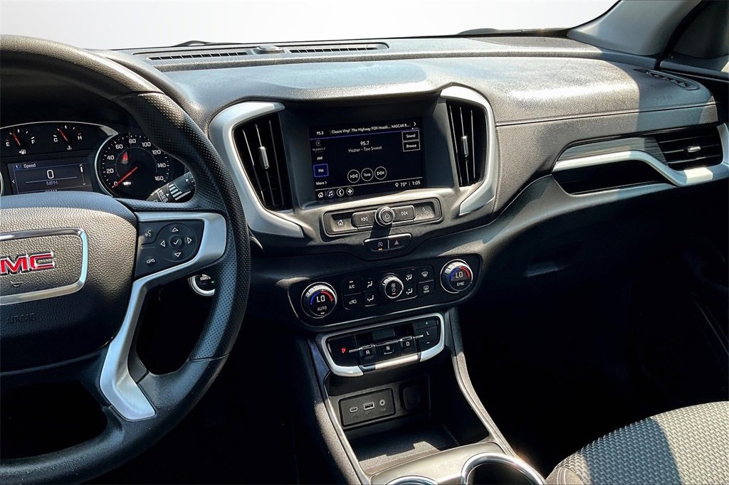 Used 2023 GMC Terrain SLE image 9