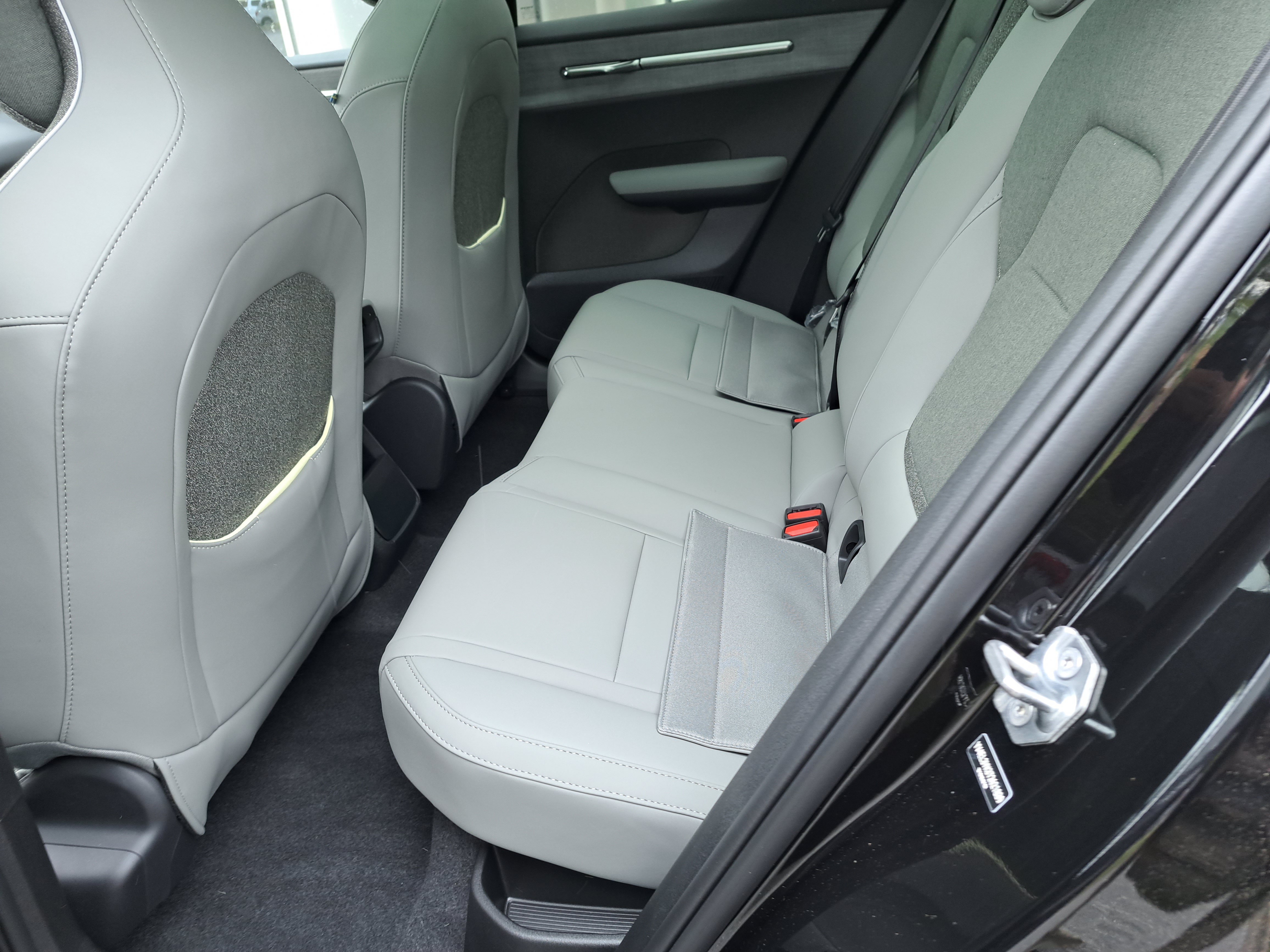 New 2026 Volvo EX30 Plus w/ Climate Package RWD image 7