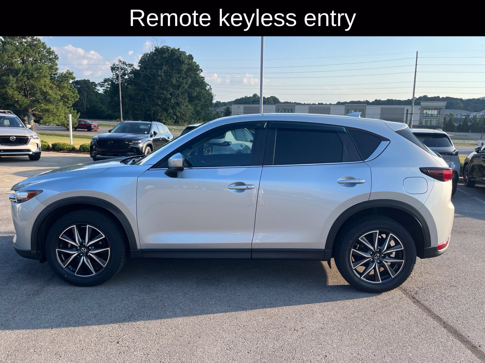 Used 2018 MAZDA CX-5 Touring w/ Preferred Equipment Package FWD image 7