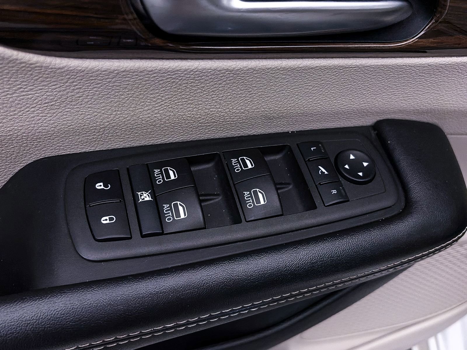 Used 2021 Chrysler Pacifica Limited w/ Premium & Safety Sphere Group image 18