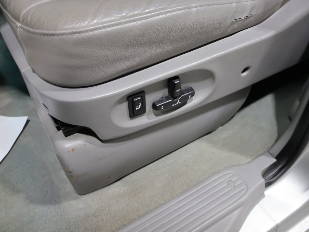 Used 2004 Kia Sedona LX FWD image 11