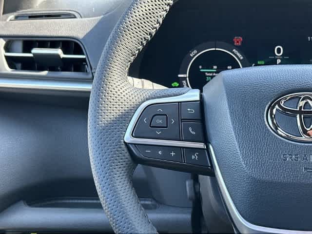 Used 2026 Toyota Sienna Limited AWD/4WD image 9