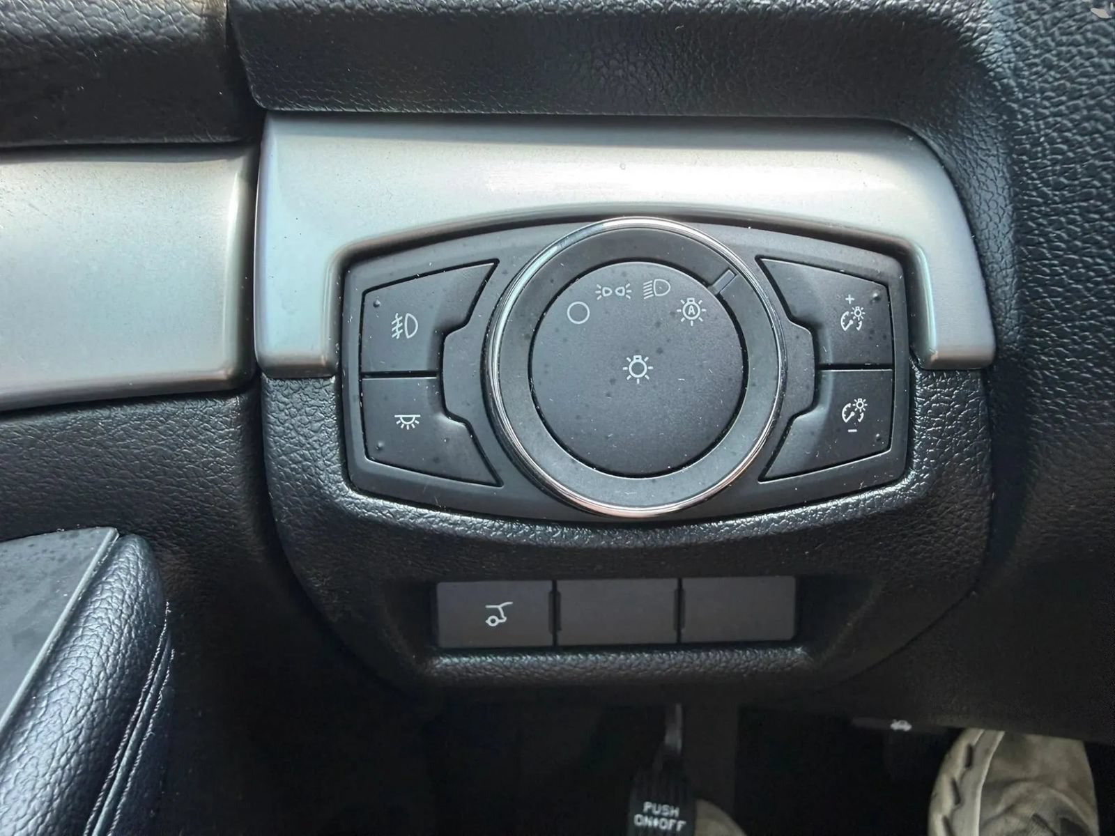 Used 2017 Ford Explorer XLT w/ Equipment Group 202A FWD image 26