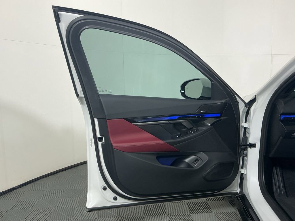 Certified 2025 BMW i5 xDrive40 w/ M Sport Package AWD/4WD image 19