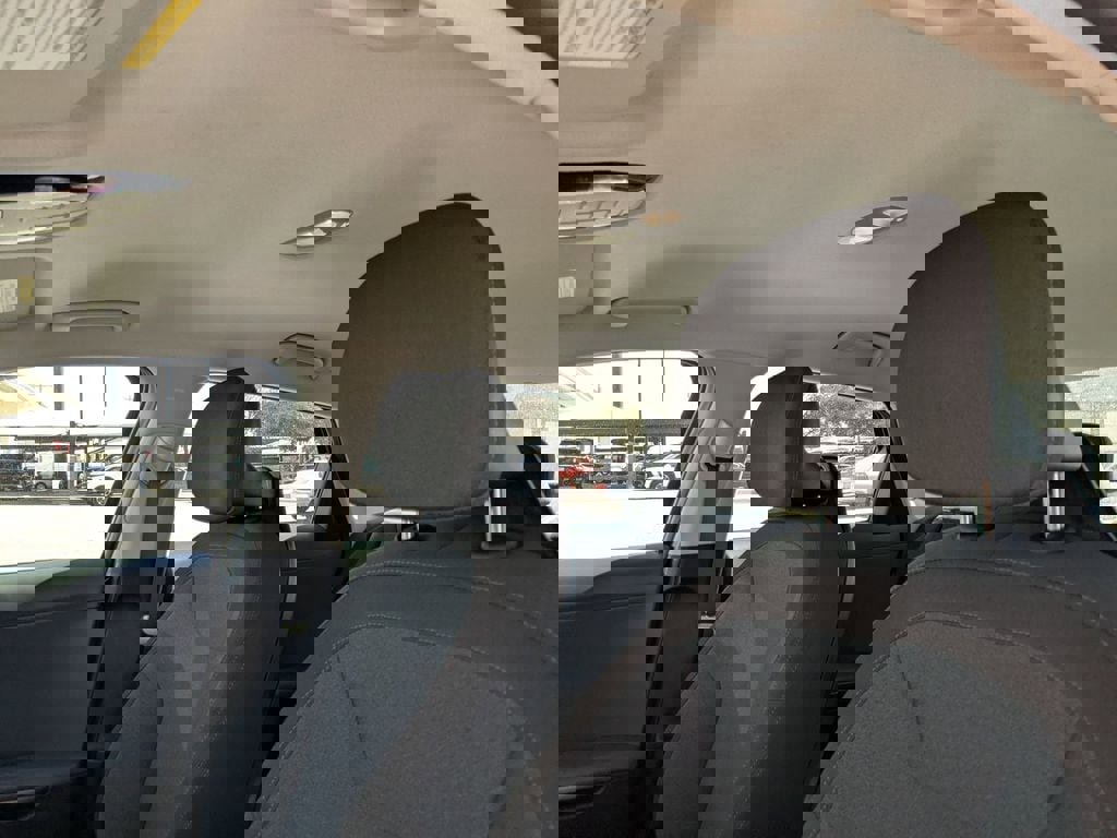 Used 2025 Kia K4 LXS image 15