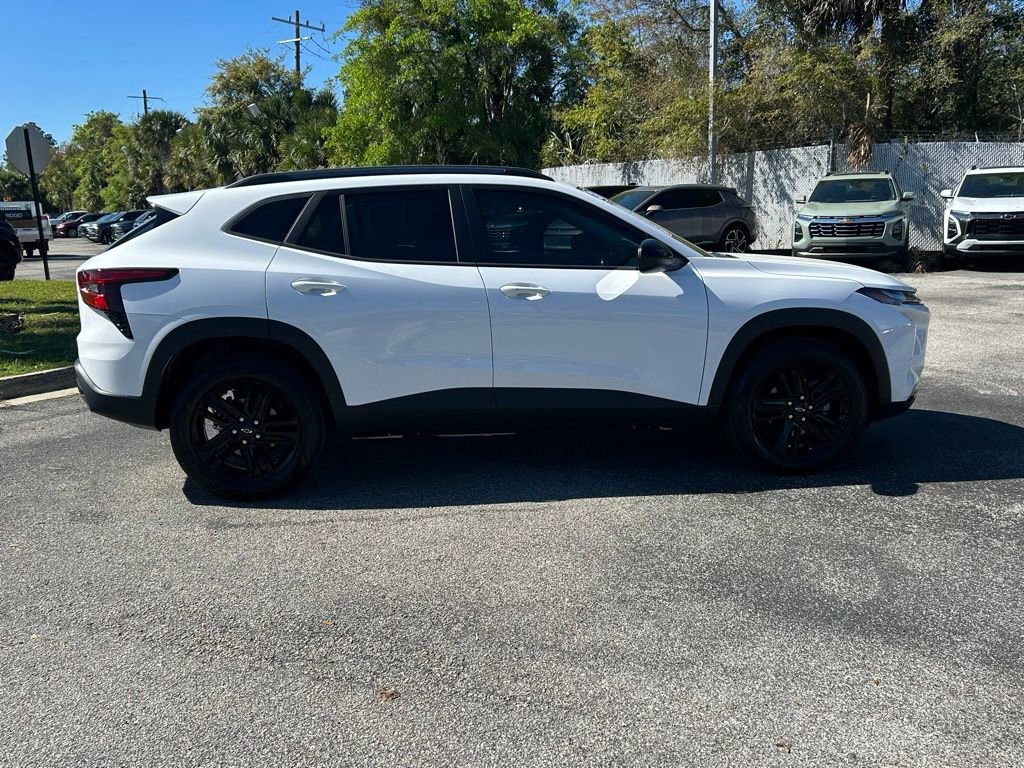 Used 2026 Chevrolet Trax ACTIV w/ Sunroof Package FWD image 8