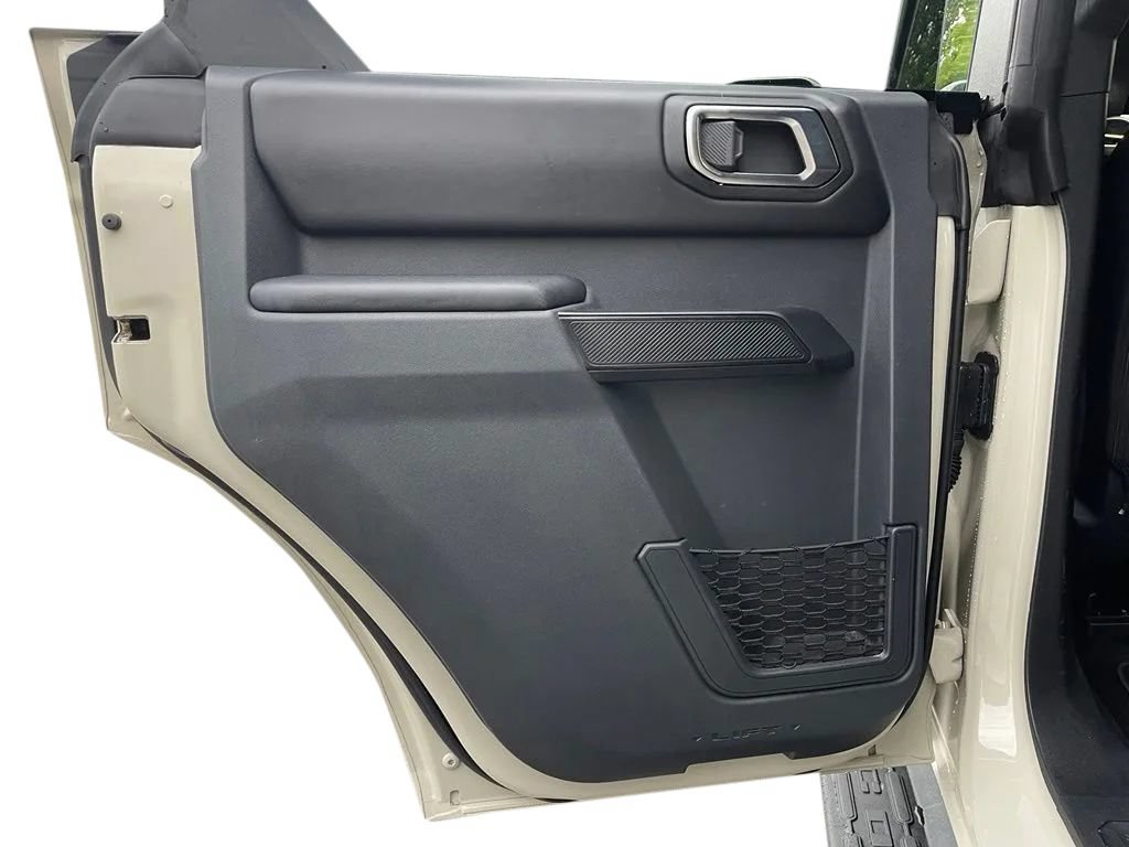 Used 2025 Ford Bronco Outer Banks AWD/4WD image 15