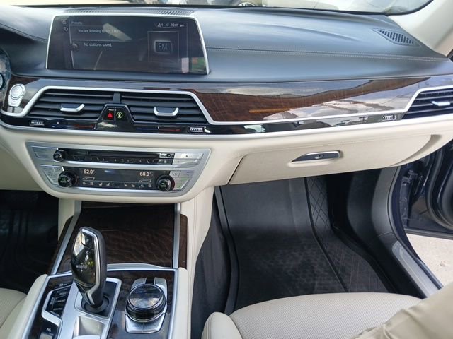 Used 2017 BMW 740i image 18