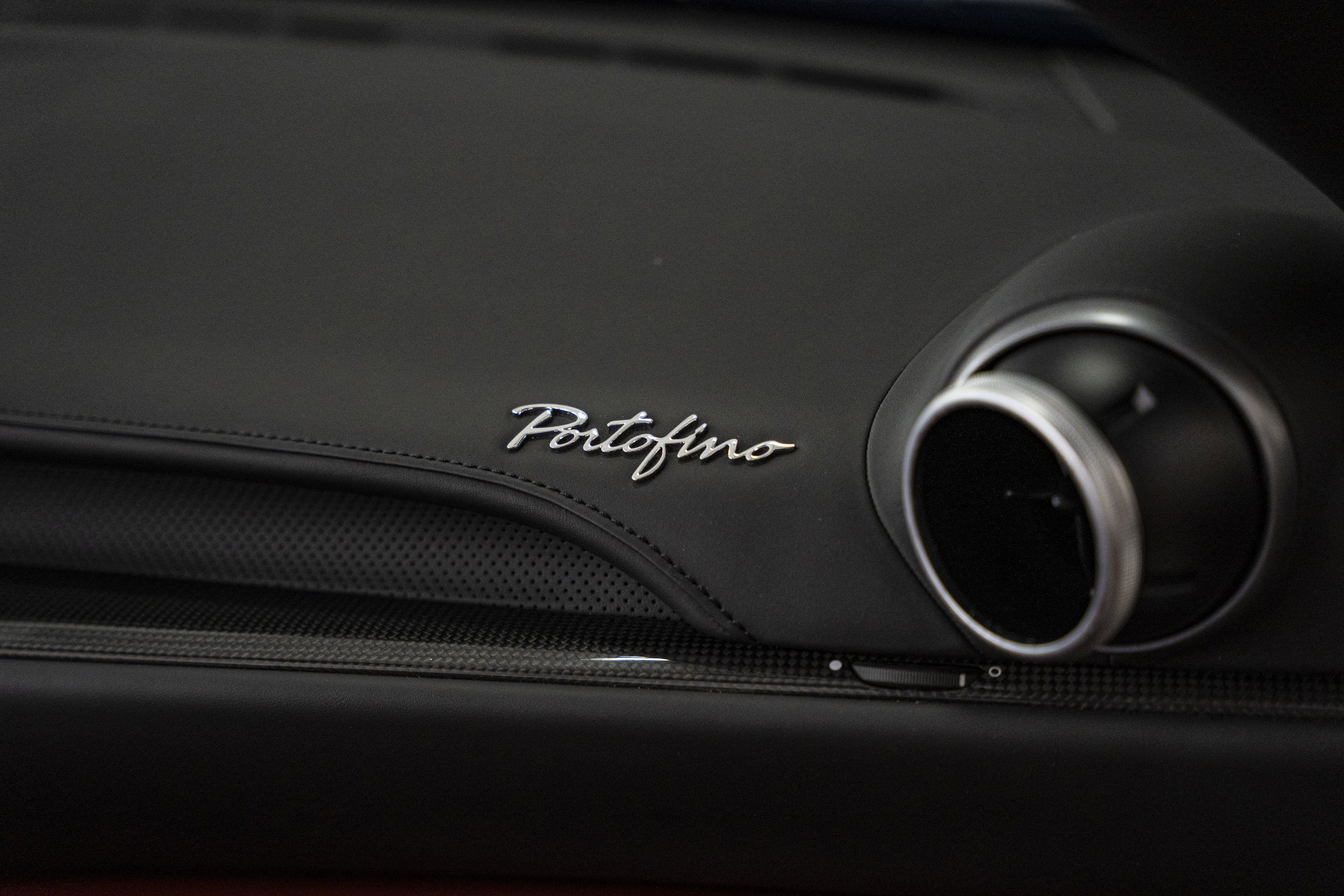 Used 2019 Ferrari Portofino RWD image 34